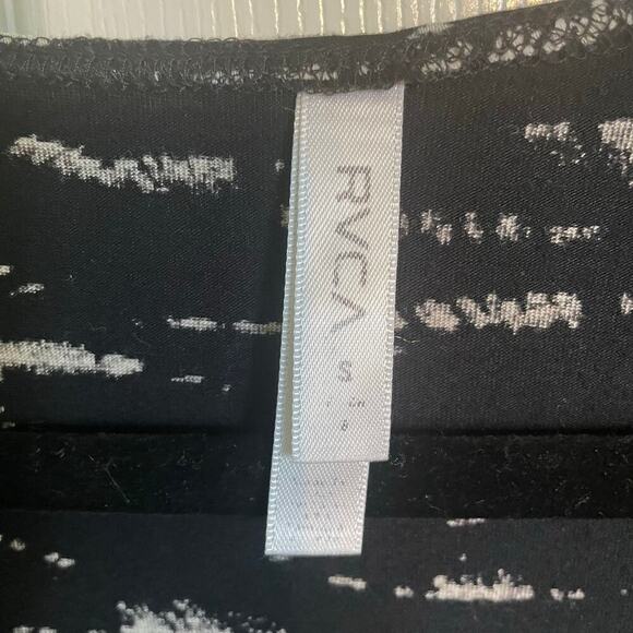 RVCA Black & White Abstract Long Sleeve Scoop Neck Mini Swing Dress Size Small - Picture 2 of 5